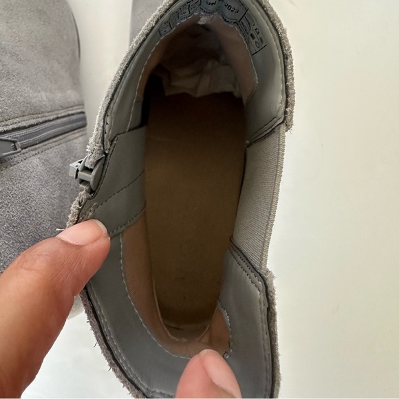 Vionic Roseland Light Gray Suede Arch Support Water Repellent Ankle Booties 9 - Picture 10 of 12